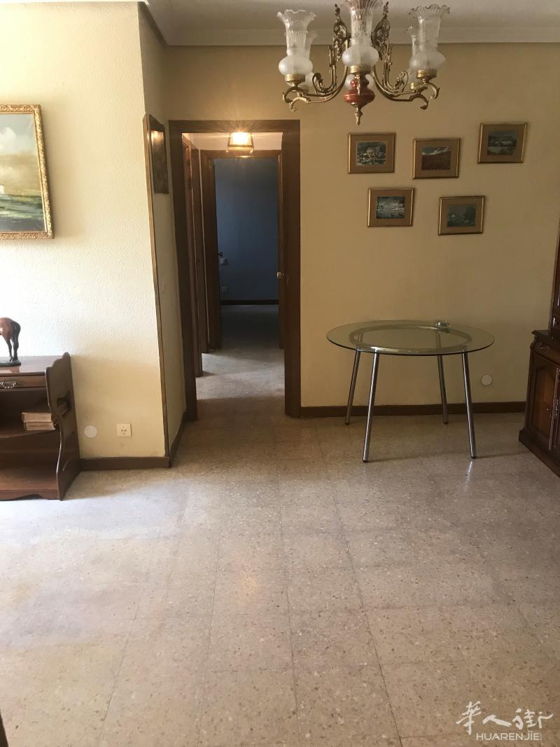 【嘉华置业】出售:马德里Pinar de Chamartin附近住宅,步行六分钟至地铁口