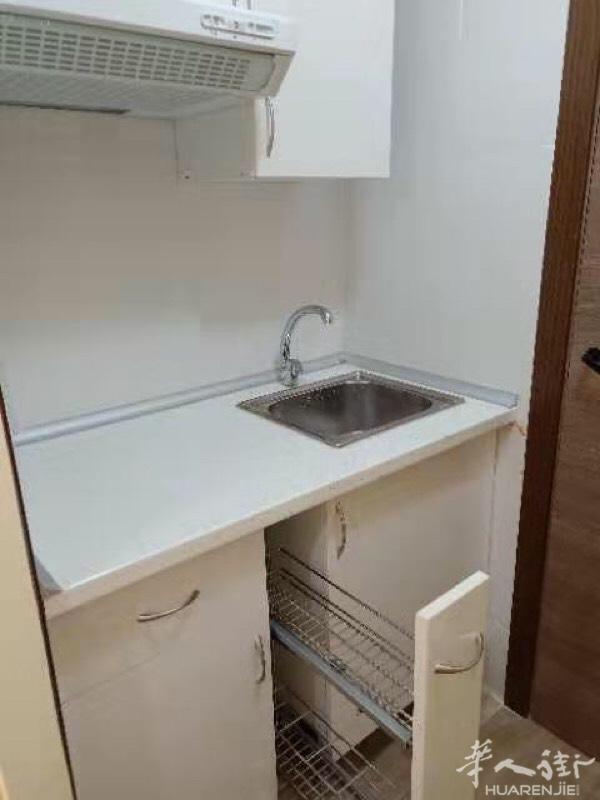 【单身公寓540，带独立卫浴与厨房】
距离11号线