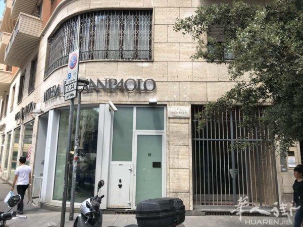 米兰华人街正街OFFICCIO出租，一楼，中心地段