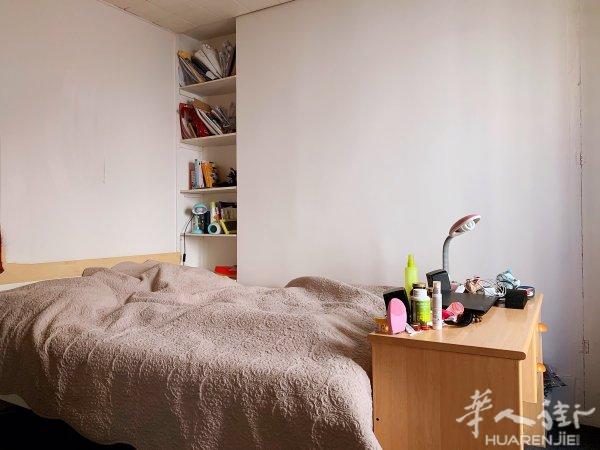 小巴黎15区精品STUDIO出租，20平独立卫生间厨房，离地铁仅2分钟
