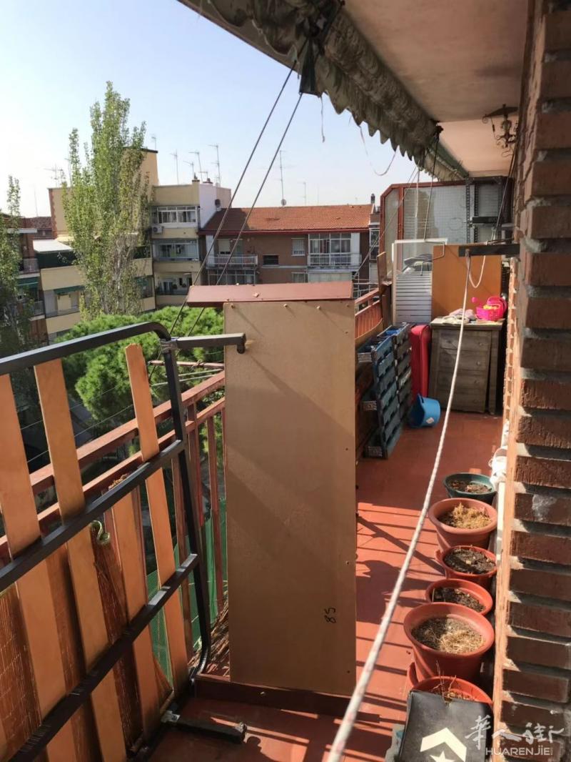 【西乐居房产出售】马德里5号线vista alegre 地铁口400米，距离Oporto地铁口7分钟，3室2厅