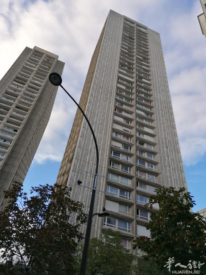 巴黎13区av d'ivry地铁14一房一厅46m²，交通方便，华人中心高层内价格：340000€