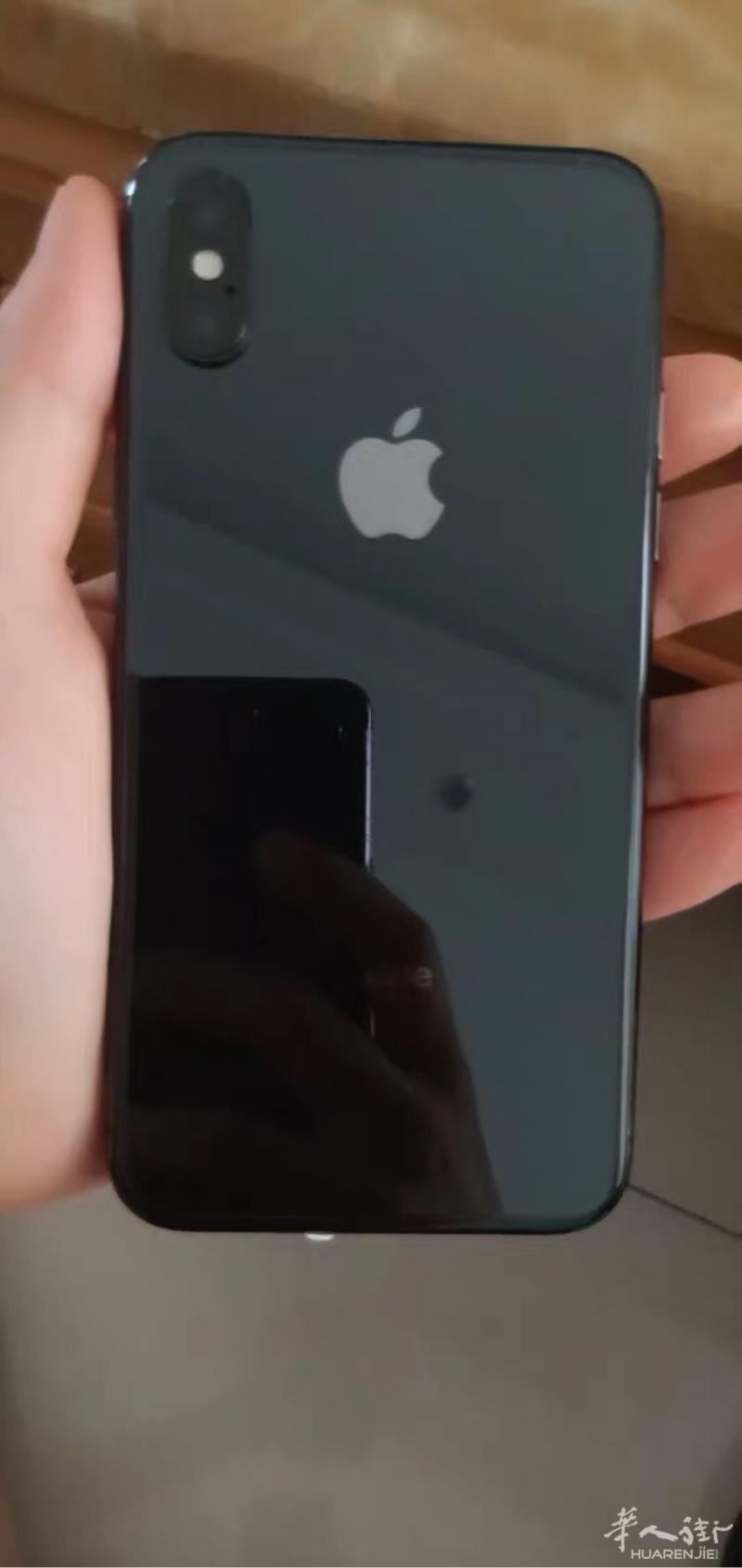 出iPhone X手机黑色一台256G。外观9.9