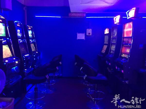 老虎机店转让一个月平1万3千5台大机13台小机．白