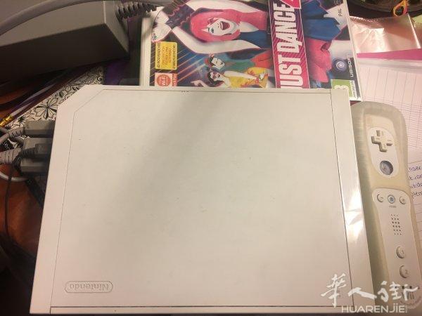 Wii 九成新加跳舞板和四个运动跳舞光碟
