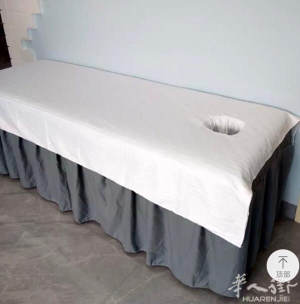四张按摩床 一张旧的 二张用一个月 一张新的出售