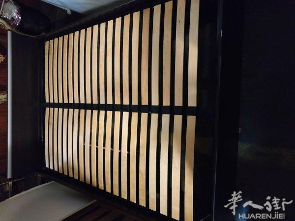 双人大床140✘190床垫床架出让双一百三十欧