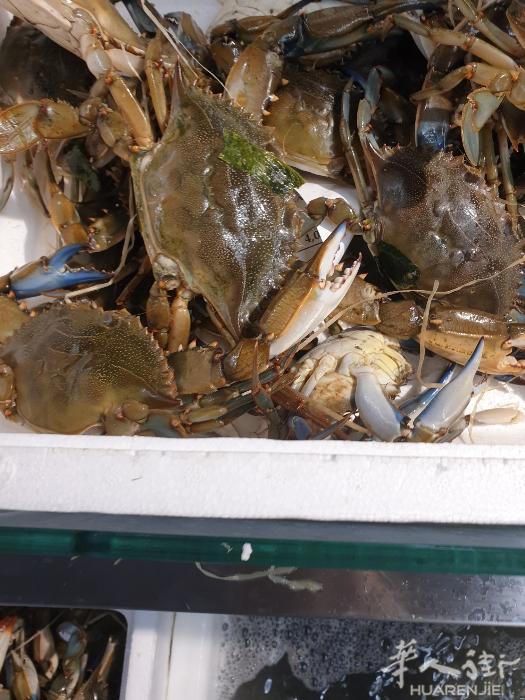 月饼最后的促销8.5€/750g/盒!有绿茶，香芋红豆沙榴莲各种口味的蛋黄馅!螃