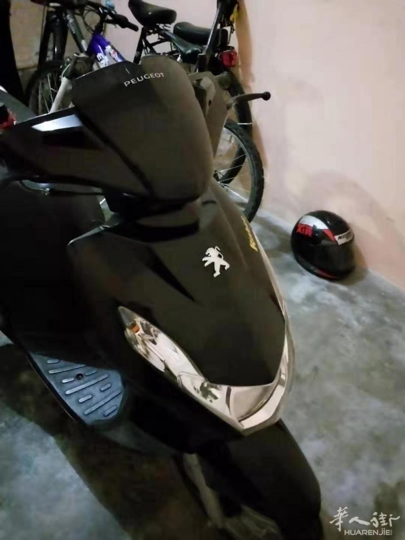 14年摩托车 ，50CC，2000公里，跟新的差不多~只要850欧，有兴趣的联系我了~~