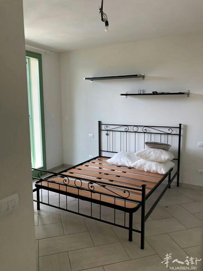 Agliana独立套房出租，3房1厅1卫没家具，有储藏室和地下停车库，200平私