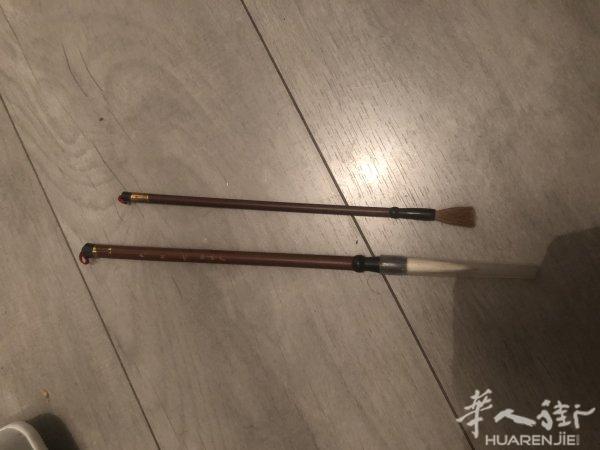 毛笔 大的3欧，小的2欧