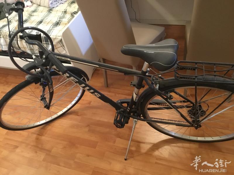 出售自行车 只骑过2回 原价100 60欧出 送锁和打气筒 微信 chen xian qiao 123