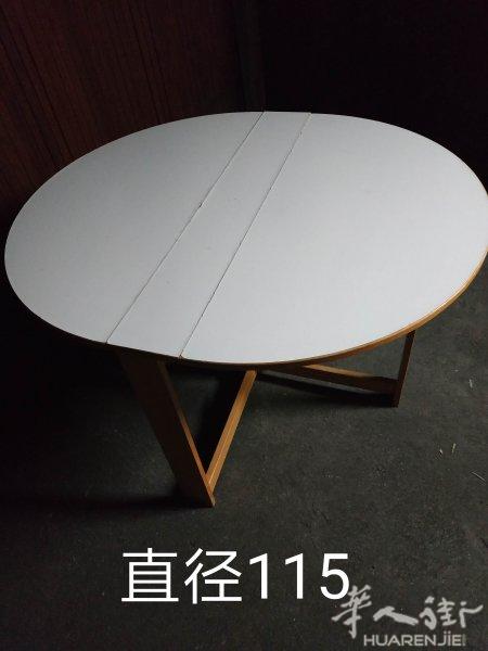 四把椅子出让二十八欧，吃饭白桌二八欧出让