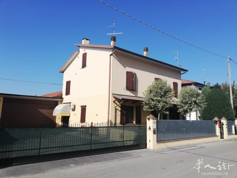 雷焦·艾米利亚省Castelnovo di Sotto市住宅+双车库和仓库和办公室