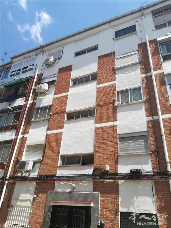 地铁9号线VICALVARO三房一厅套房出售
