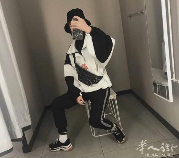 ：alexanderwang 腰包

斜挎背法
