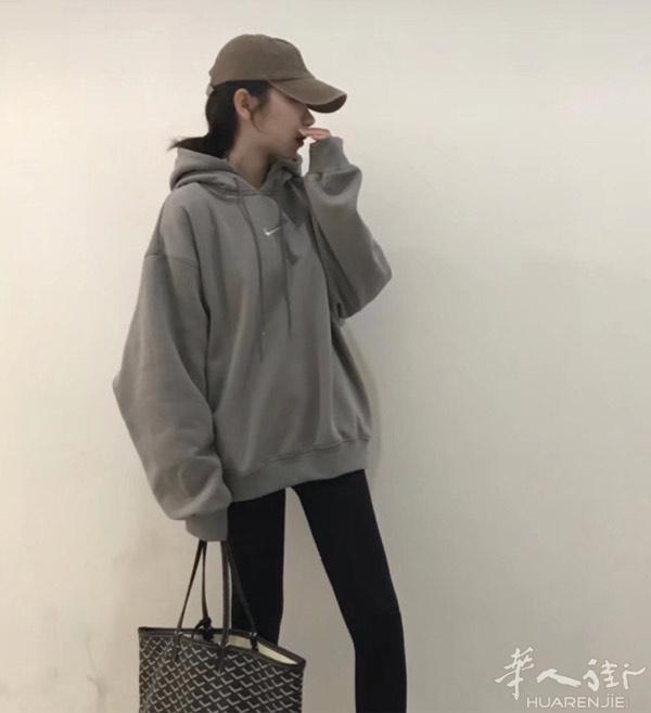 nike卫衣
太好看啦 可以做情侣装哦
面料超级糯