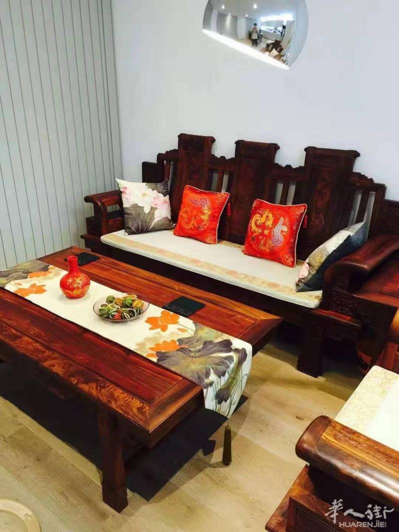 出一套红木家具，用了两年多 低价转让