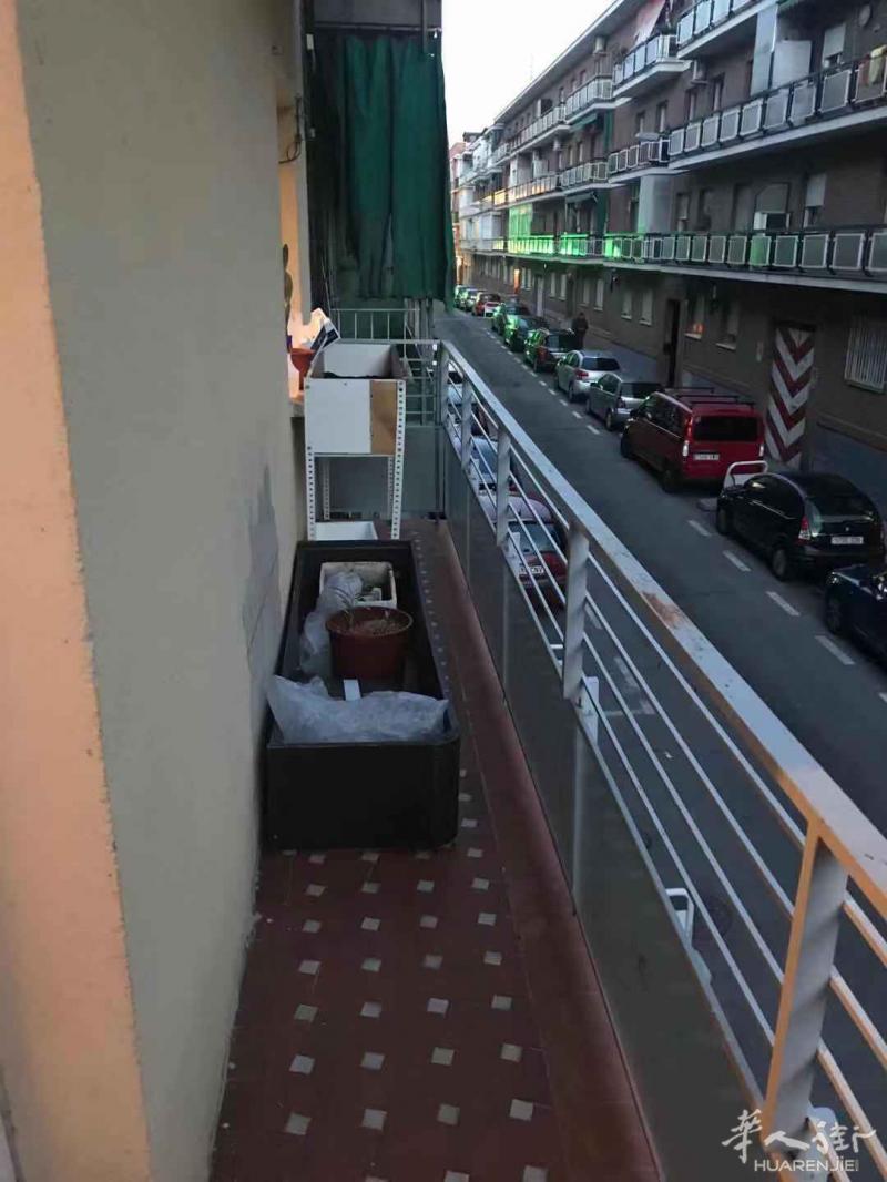 【西乐居房产出售】马德里5号线ciudad lineal 地铁口3分钟，3室1厅，1个阳台+1个小院