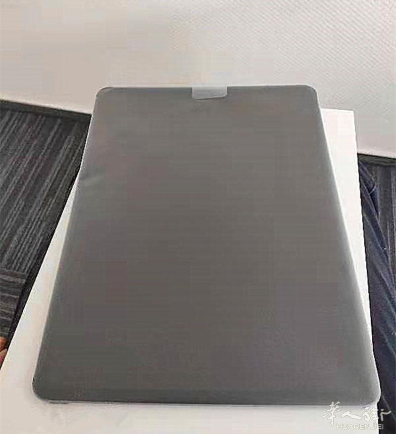 转让全新IPAD PRO 12.9寸 512G Wi-Fi + Cellular，天空灰，APPLE CARE+到2020.12。29000克朗