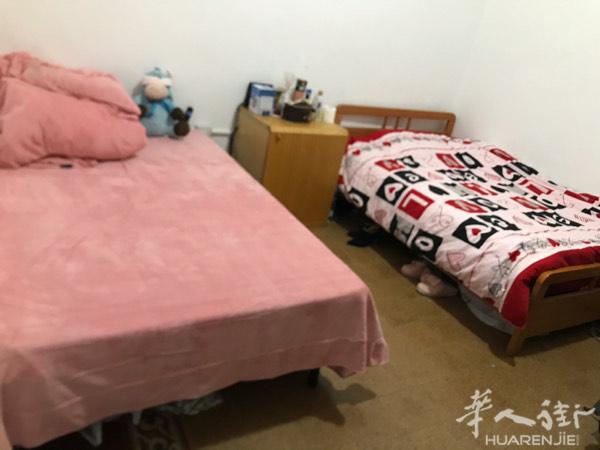 普拉托中国街（市中心）附近有正规大房间出租，长期短
