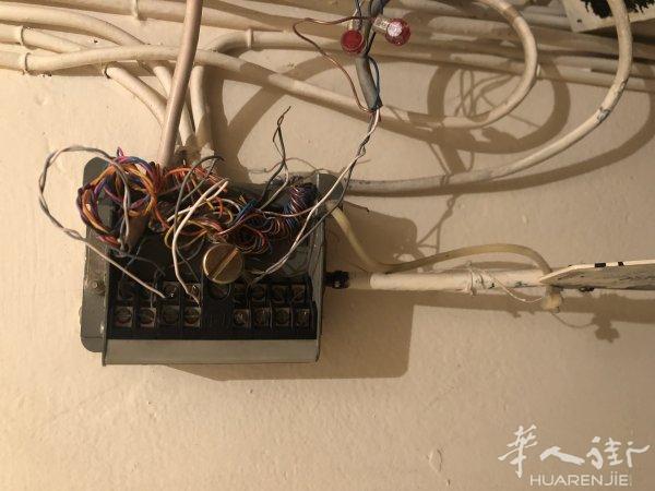 因为装修问题把网络线不知道给埋到哪里了，所以想找个能帮我重新拉网线的人。希望能找到一个能帮助我的人