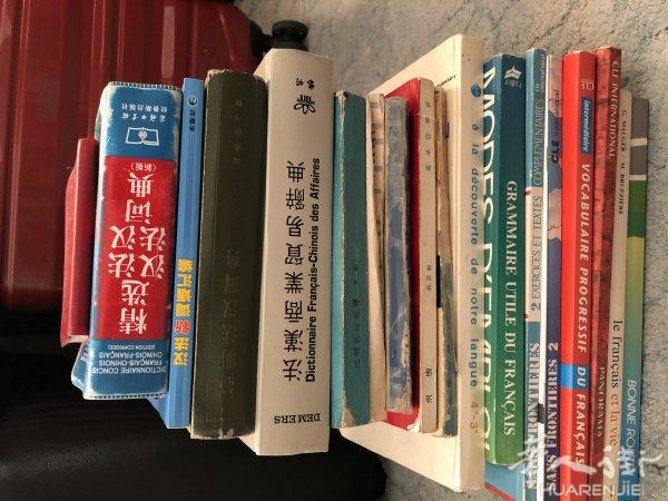 各类音乐、小品碟、法语书及词典等