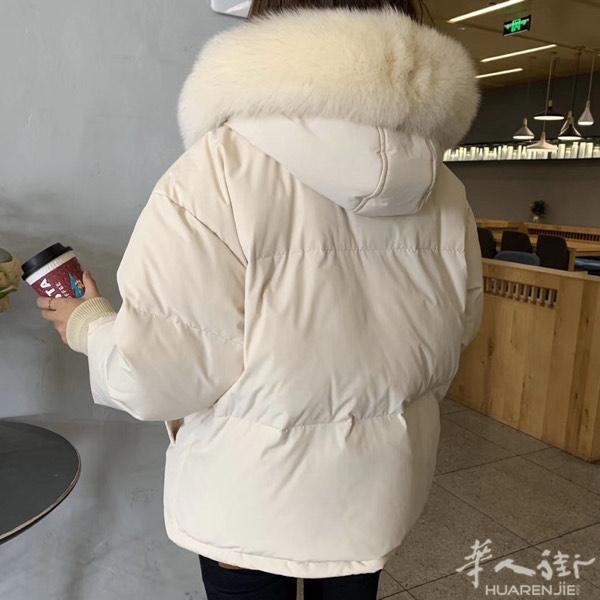 羽绒服
米白色