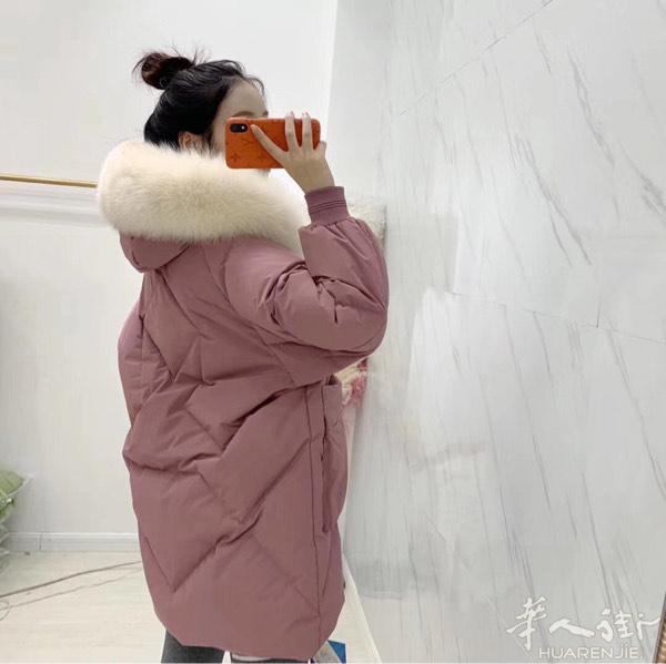 羽绒服梅子色