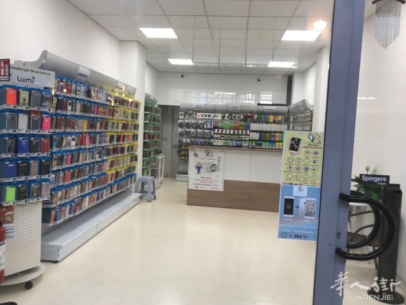 在BERGAMO火车站手机店转让，因另有发展！适合创业者接手