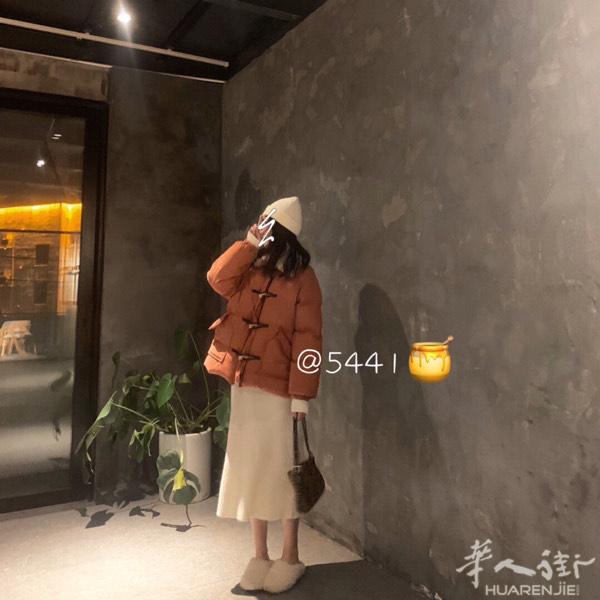 ：貂毛领牛角扣棉服
铁锈红 / 高级灰 SML码