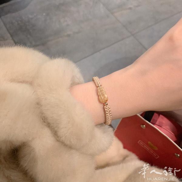 ：黄发晶貔貅手链ji
配全套圣诞红包装 送人自留都