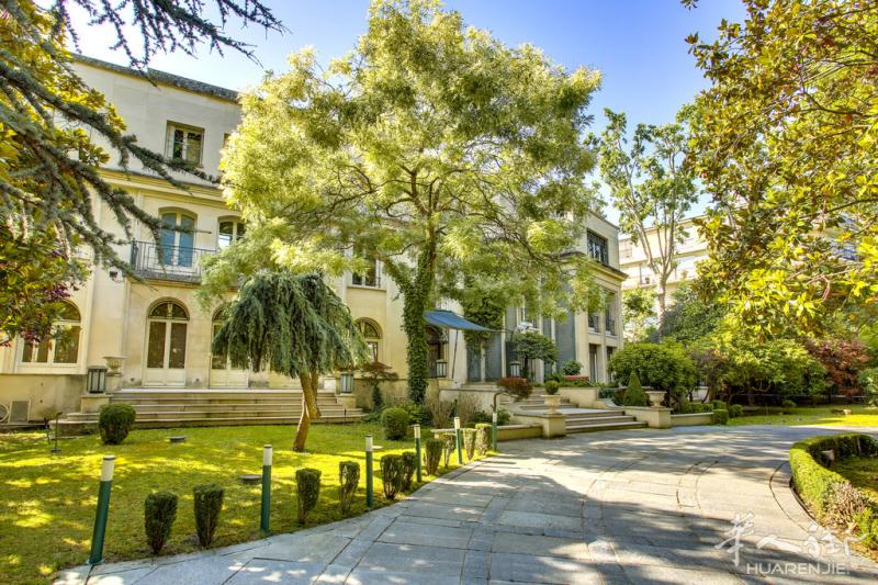 92区，Neuilly sur Seine，唯一在此销售，30个房间，1700平方米