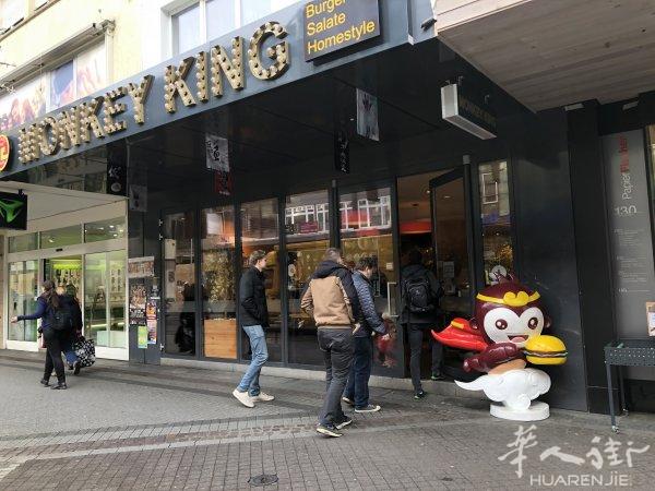 德国南部富裕工业城市卡尔斯鲁厄市中心步行街中餐馆转让