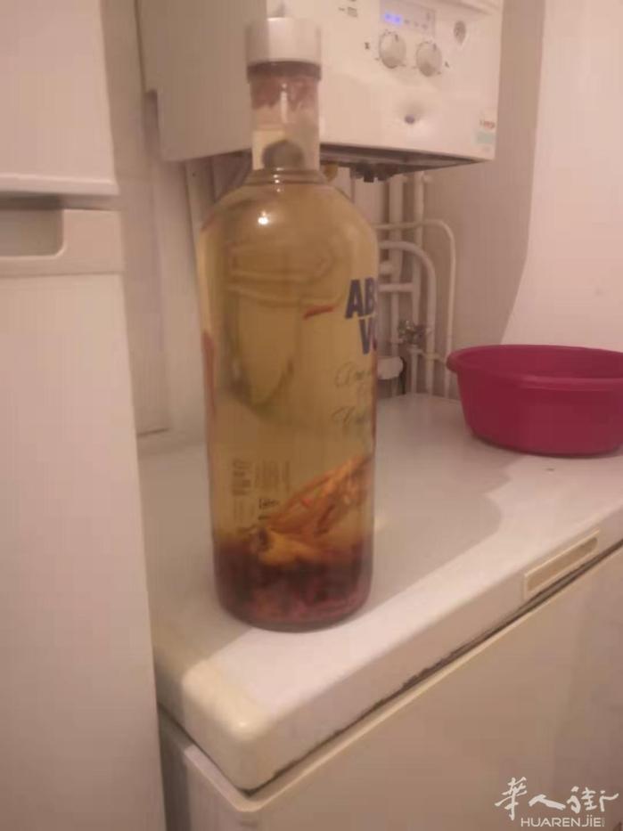 出售鹿茸，野山参。图片上是9斤白酒，泡了一周前后的对比。也可带酒出售。具有增加免