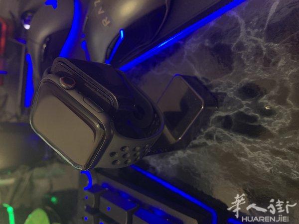 出售一个9.5新 apple watch4 44mm