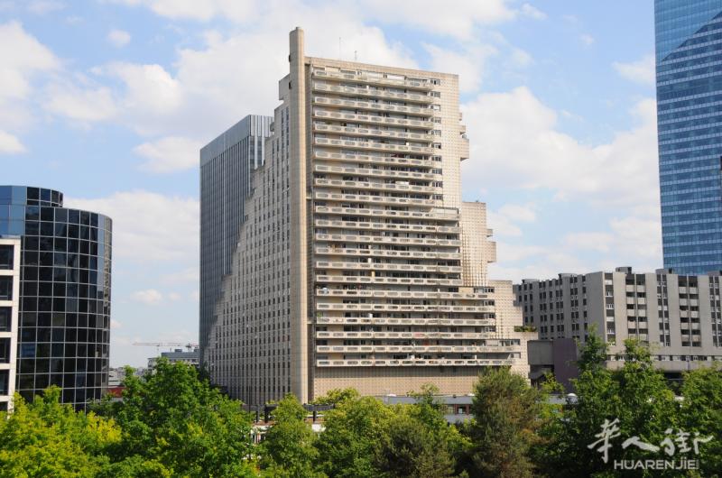 La Defense 全新装修的新公寓 富人商业办公区2个房间出租