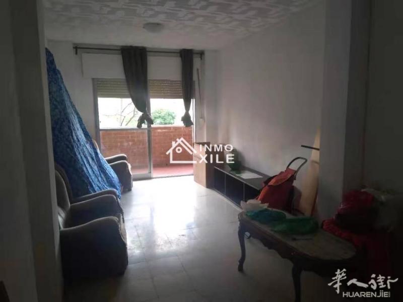 马德里11号线pan bentito 2分钟  🏡房型：3房2卫  100平方米