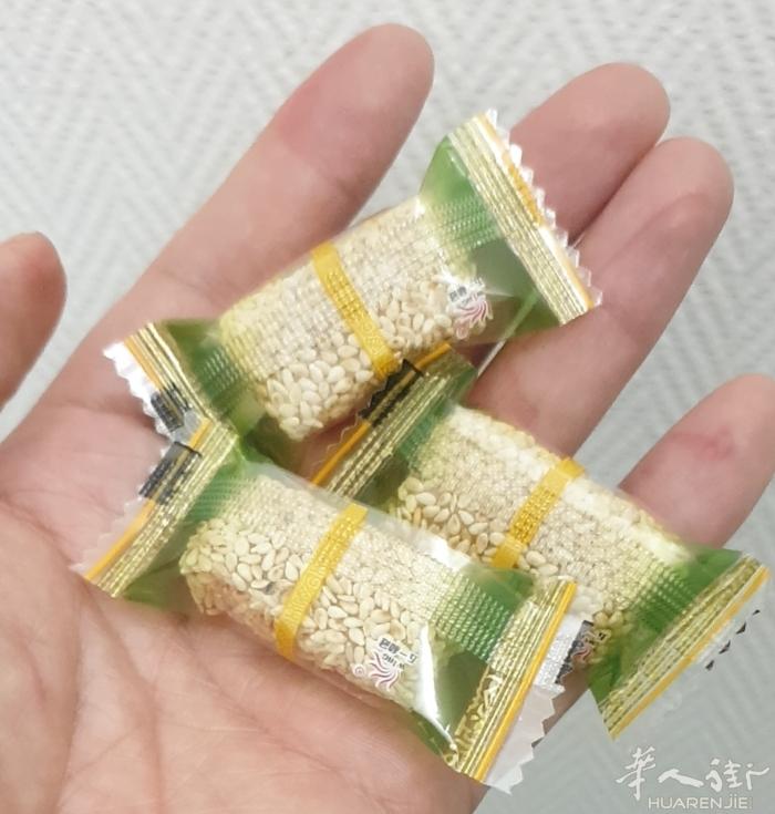 儿时记忆，扬州牛皮糖，原价3.2€/168g,现价1.8€/168g/包，数量有
