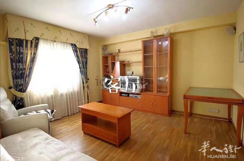 马德里6号线Alto de Extremadura整租  🏡房型：3室1卫