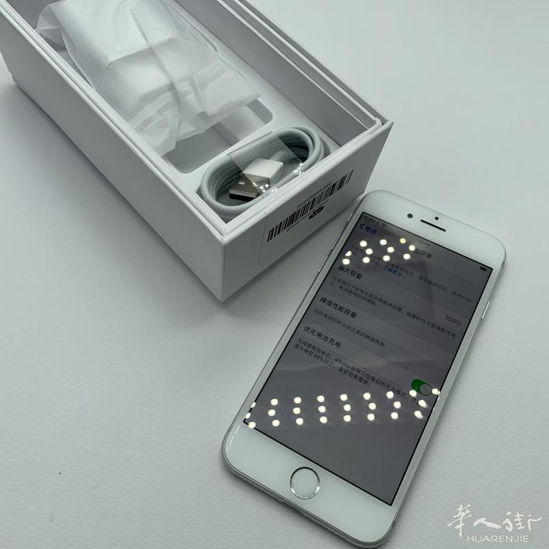 已售 九九新 iPhone 8 256GB 银白色 保修时间至01/06/2020 几乎全新 外观无任何刮痕遐丝   100%电池含量，仅充电一次。