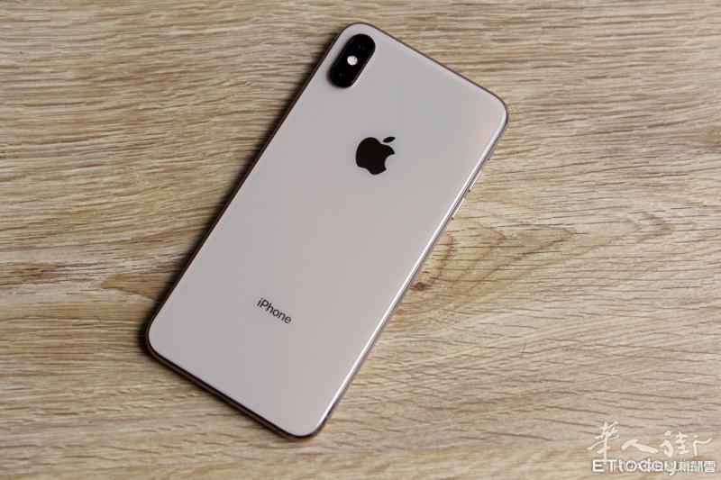 出一台自用xsmax 256gb 白色 99 新 550欧