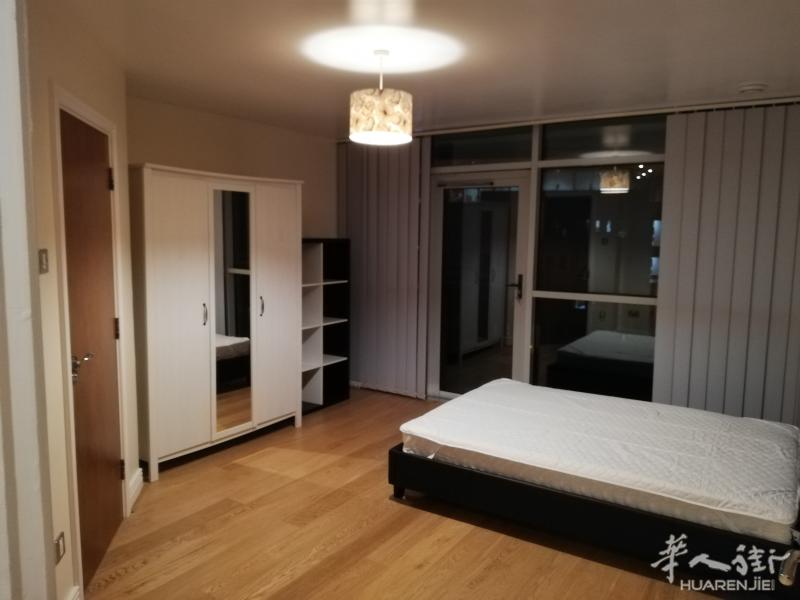 东伦敦STRATFORD临近Westfield，俩房一厅俩浴室出租