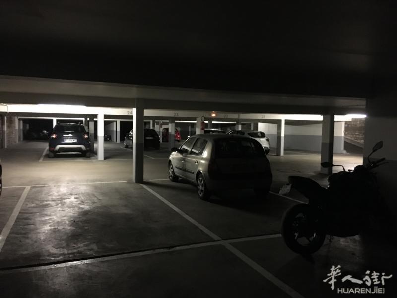 92800 puteaux 地下停车位出租 100欧/月