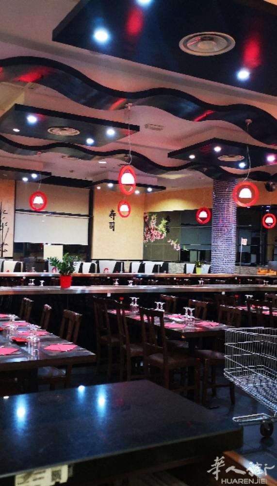 米兰边城市Legnano市中心中日包餐转让，餐厅环境优美，生意稳定，附近有很多学