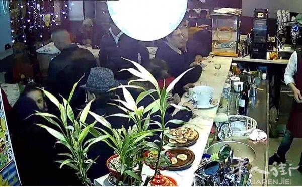 米兰带厨房酒吧出售。由于本人不懂厨房不会意大利餐，