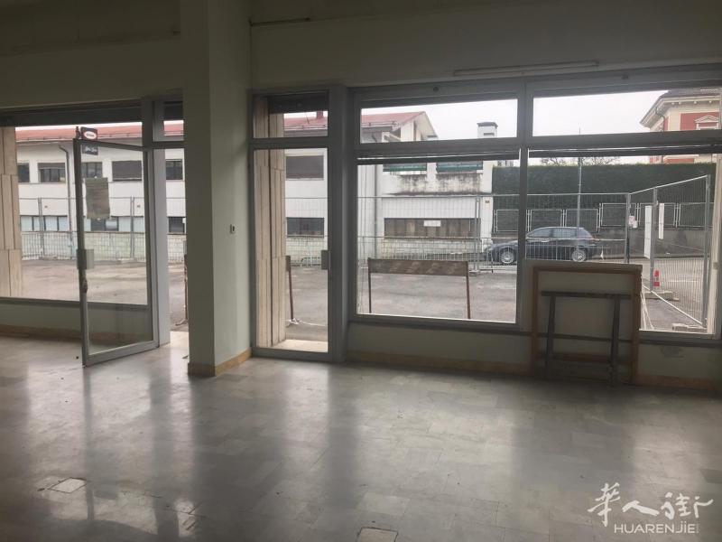 贝卢诺市商铺出售 69.500 €