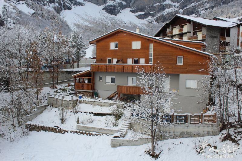 度假小木屋，瑞士温泉度假村Leukerbad，60万瑞郎