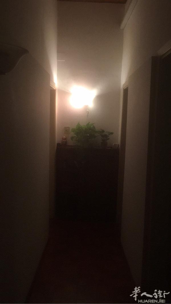 本人有几个房间短租，限女性。电话3274659266