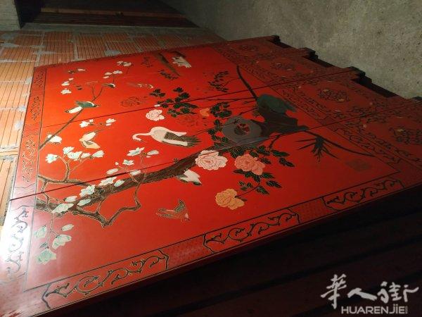 红色屏风出让，180欧。0663128947